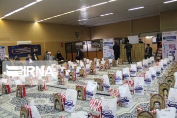 یک هزار و ۲۰۰ بسته معیشتی در ساوه توزیع شد